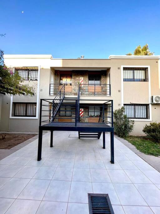 Hermoso departamento en complejo residencial Mendoza Exterior foto