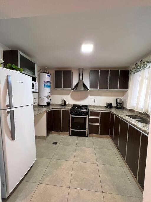 Hermoso departamento en complejo residencial Mendoza Exterior foto
